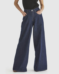 Fate + Becker | Soaring Jean