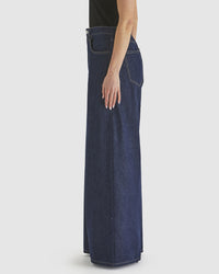 Fate + Becker | Soaring Jean