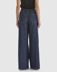 Fate + Becker | Soaring Jean