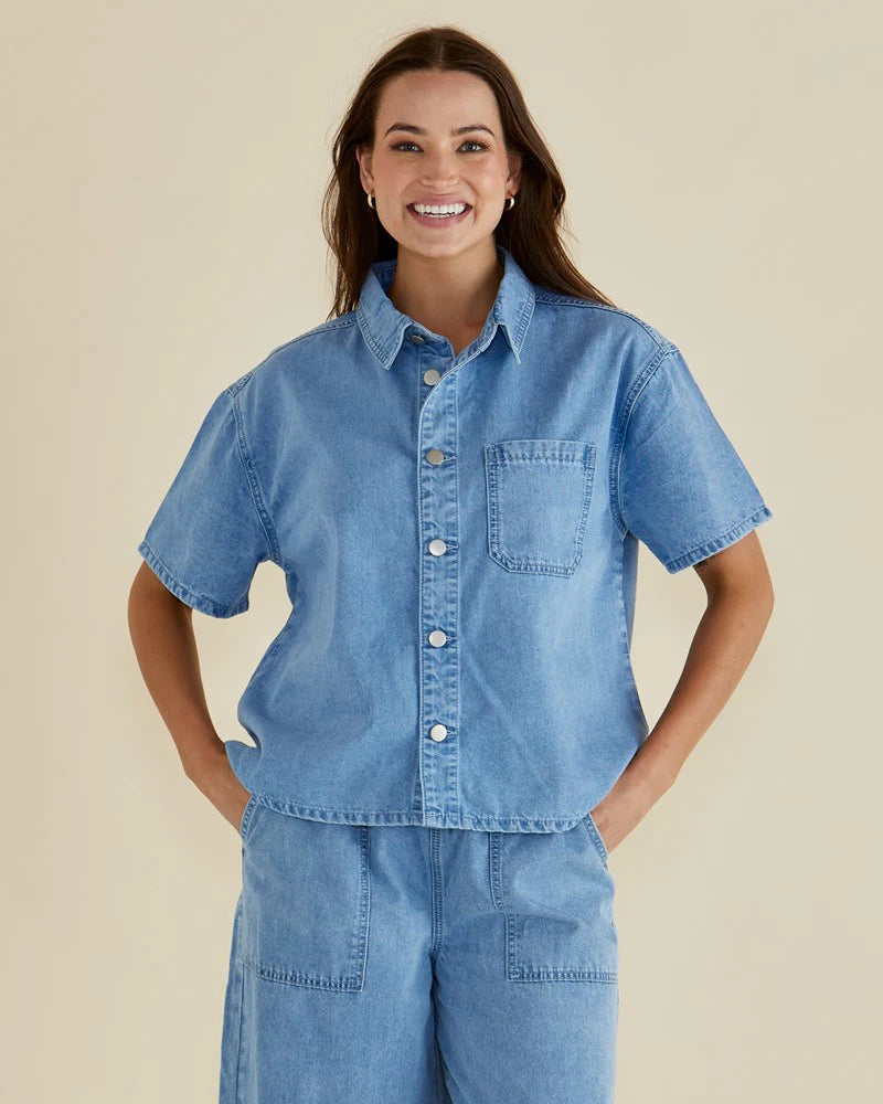 Betty Basics | Saffra Short Sleeve Denim Shirt