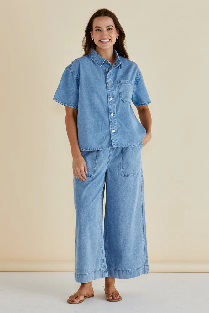 Betty Basics | Saffra Short Sleeve Denim Shirt