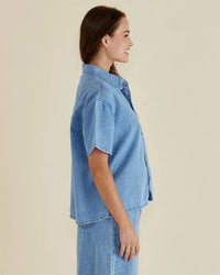 Betty Basics | Saffra Short Sleeve Denim Shirt