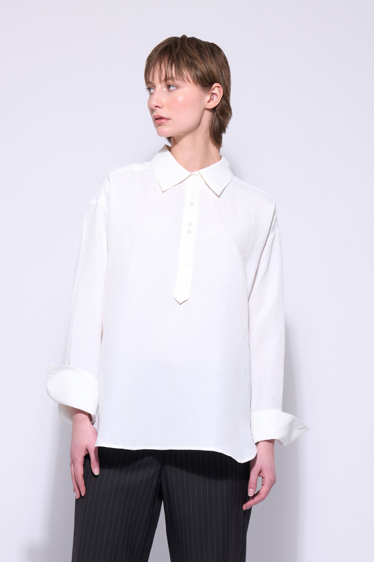 Neris | It Girl Shirt