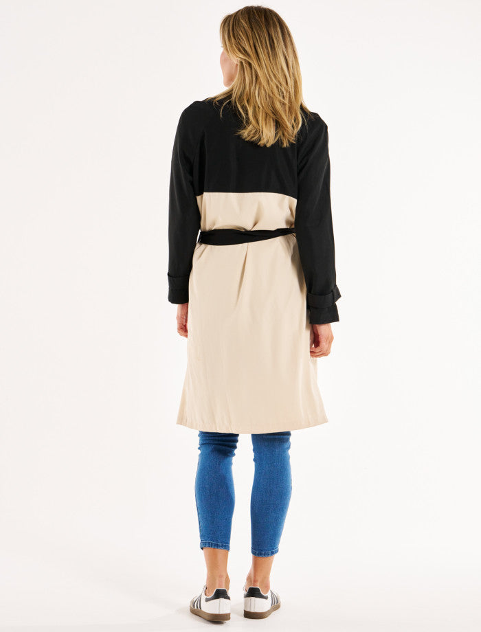 Betty Basics Splice Trench Coat | Black/Ivory