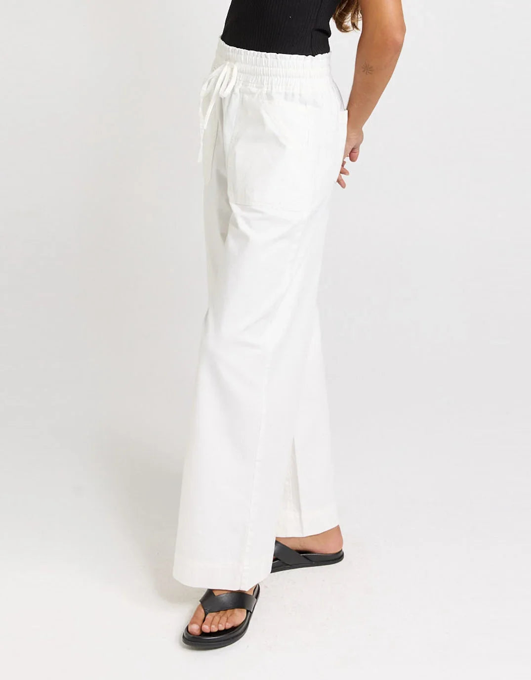 Betty Basics | Saffra Relax Leg Jean