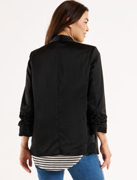 Betty Basics Jayde Satin Blazer | Black