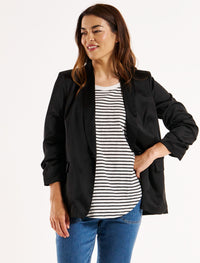 Betty Basics Jayde Satin Blazer | Black