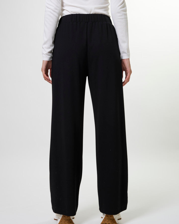 Stella + Gemma | Ria Pant