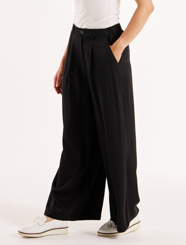 Betty Basics Venus Satin Pant | Black