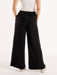 Betty Basics Venus Satin Pant | Black