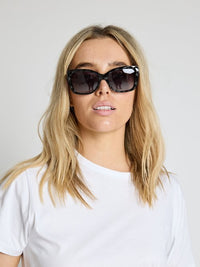 Stella + Gemma Melrose Sunglasses | Black